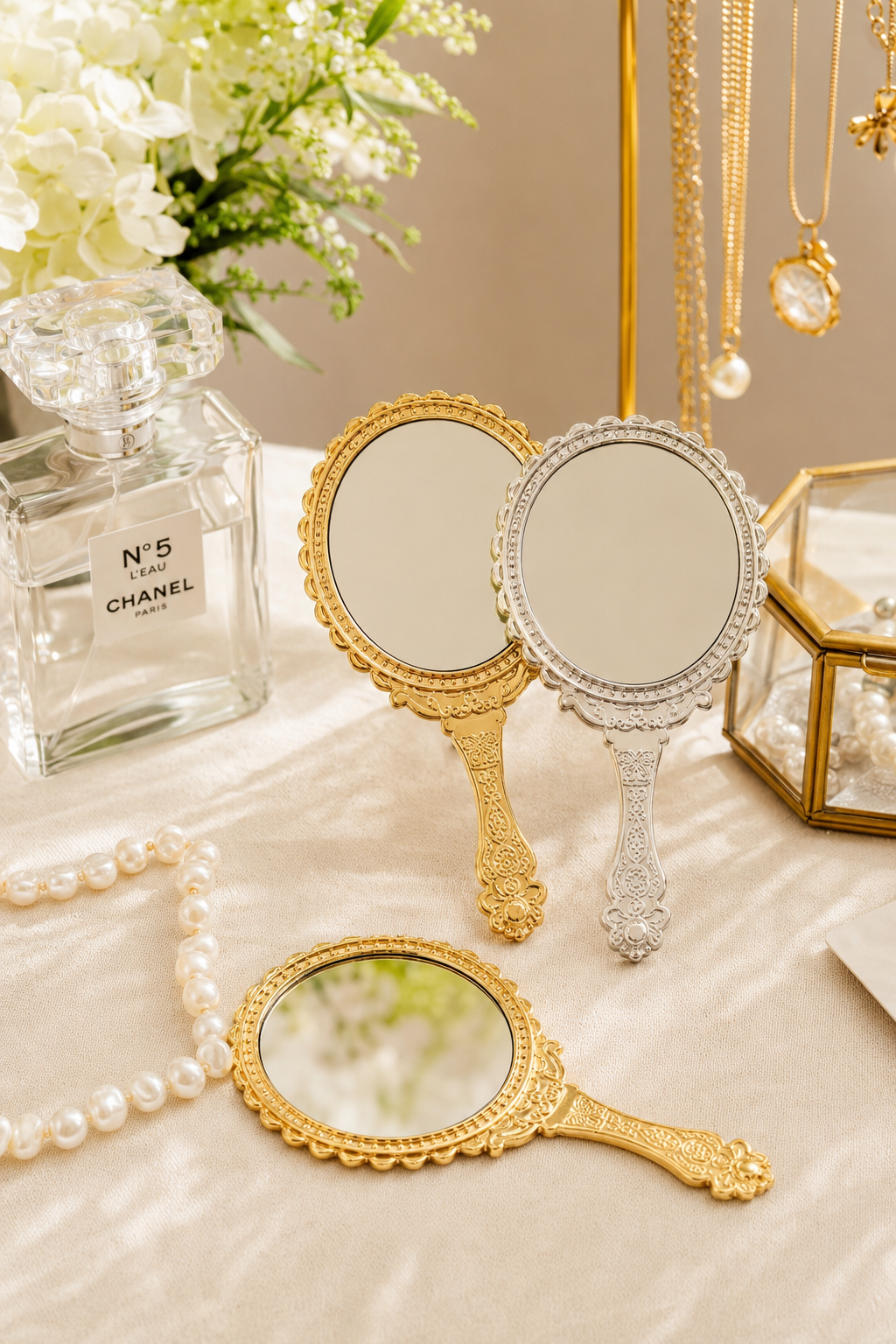 Vintage Royal Handheld Makeup Mirror – Luxury Princess Vanity Mirror for Women